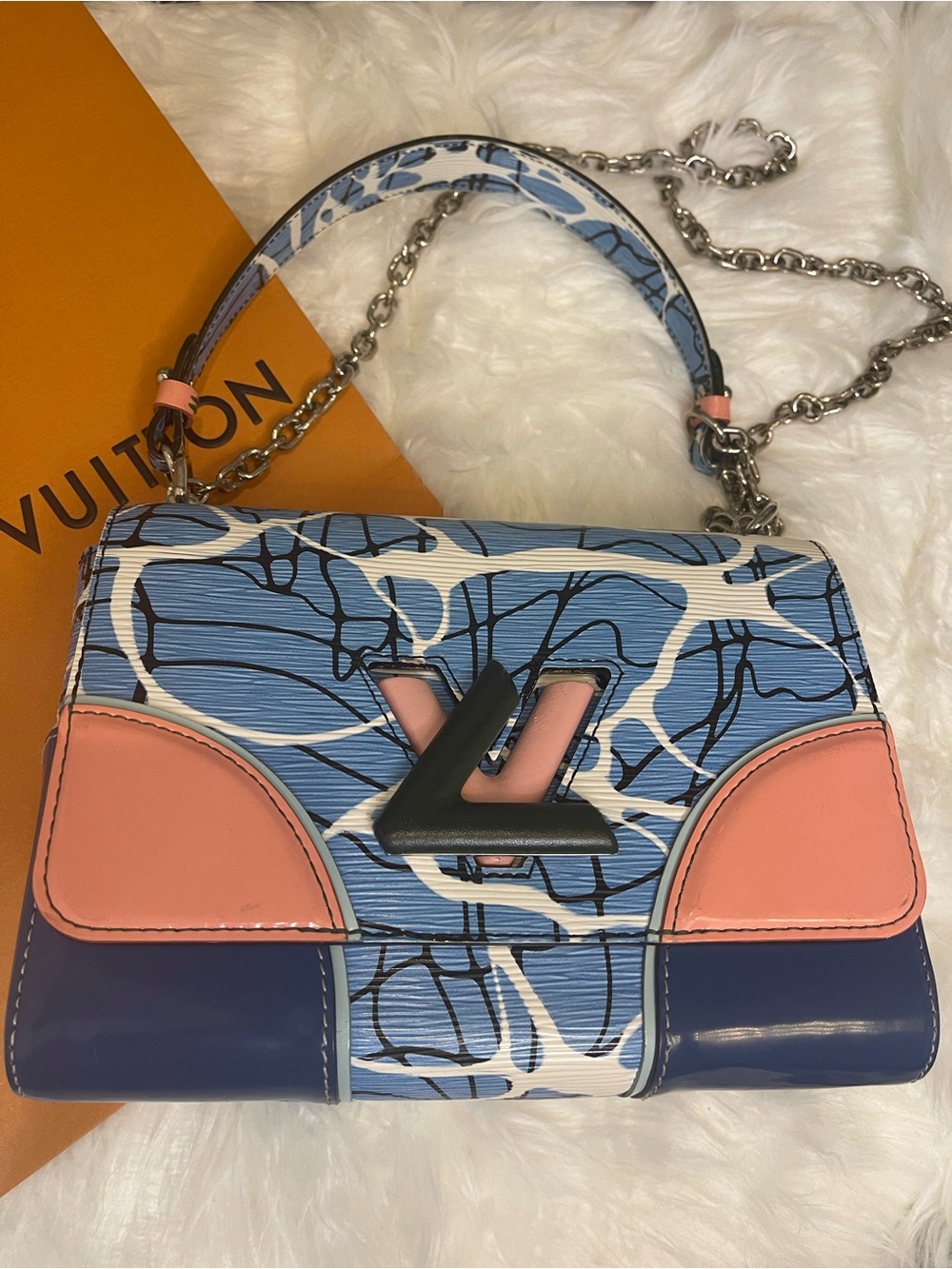 VGUC Louis Vuitton Limited Edition Aqua Epi Twist MM Bag 2016 Cruise Runway SHW - Picture 2 of 16